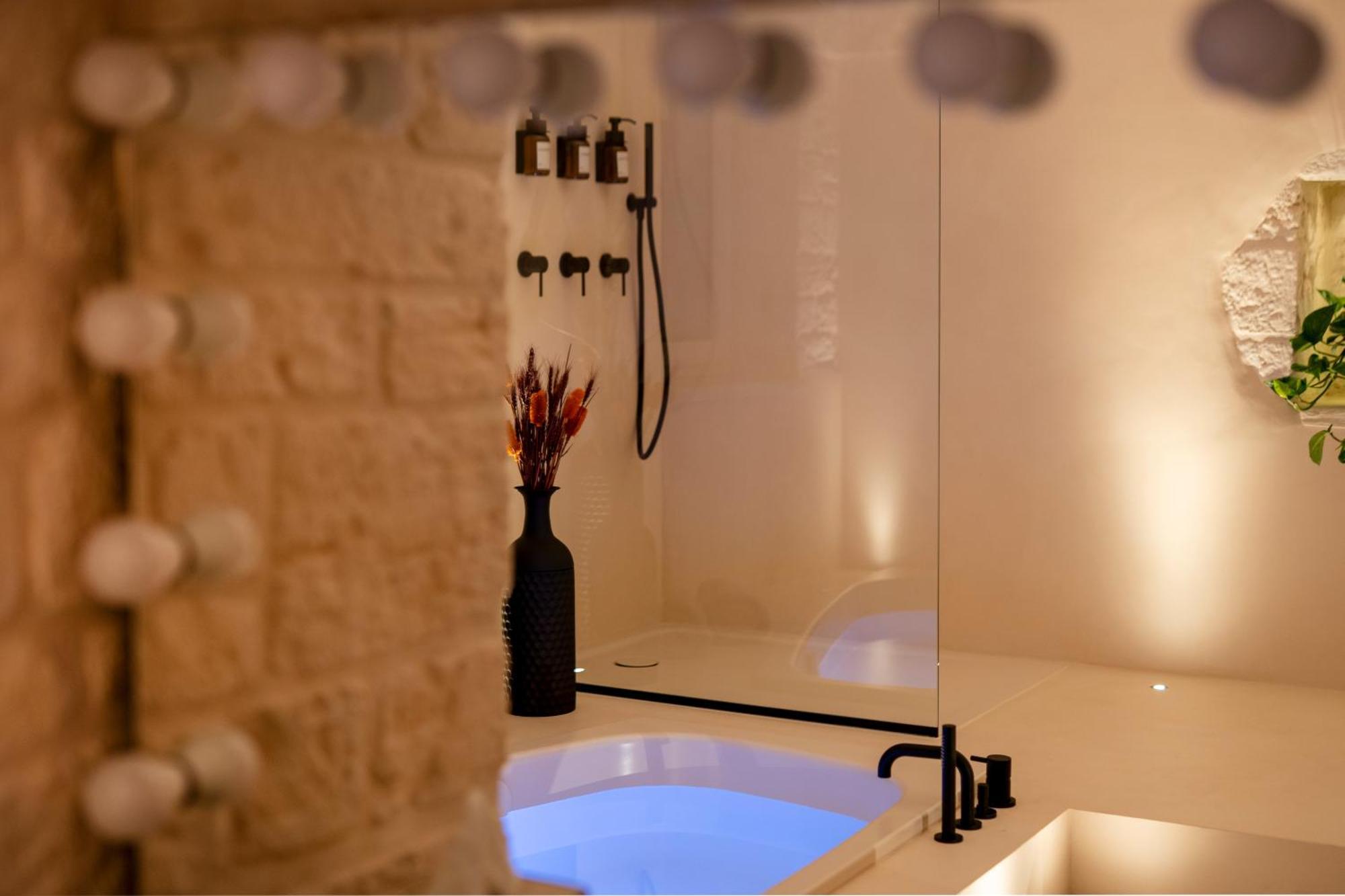 Appartamento Naiira Luxury Trullo - Jacuzzi And Patio Alberobello Esterno foto